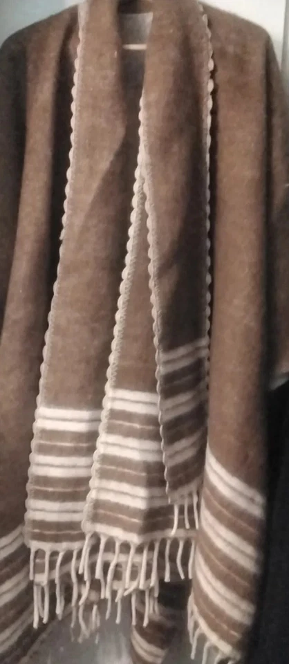 MONTEZA'S Vintage Alpaca Poncho & Attached Scarf Made in Peru AWESOME - Image 4 of 4