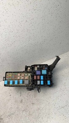 04 05 06 TOYOTA CAMRY Engine Fuse Box