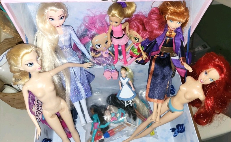 Treasure Chest Disney Frozen My Destiny Calling  Filled With Collectible Dolls 