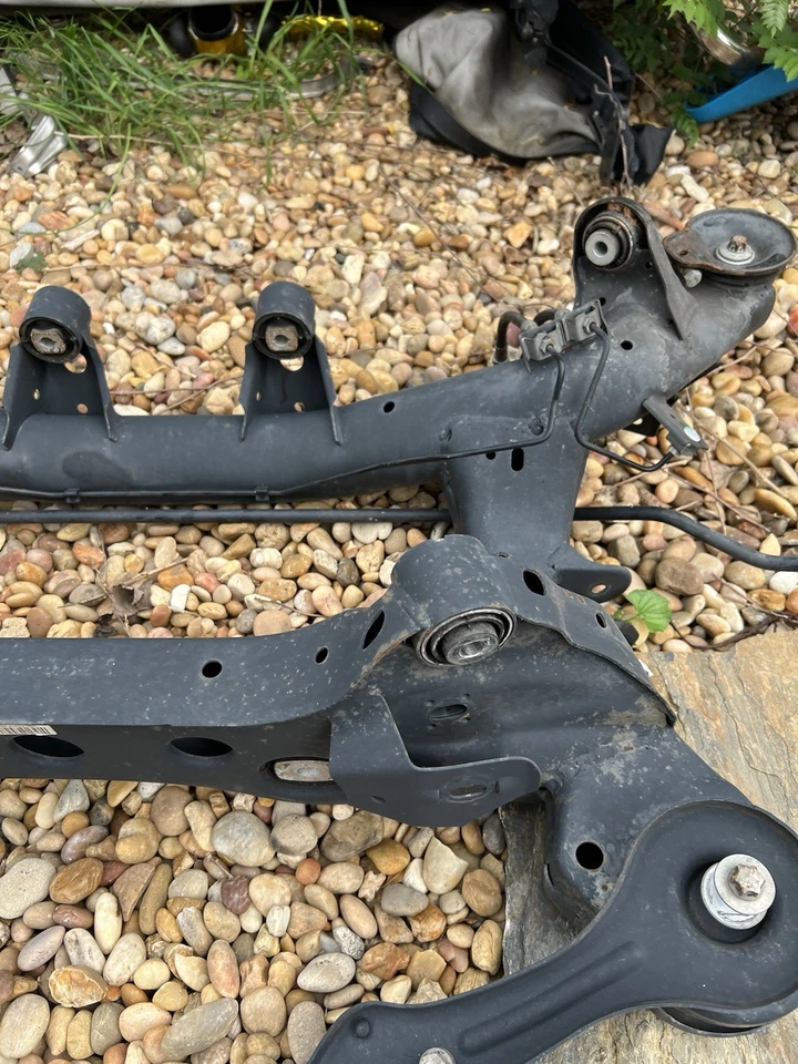 2007-2013 BMW E90 E92 E93 328i 335i RWD SUBQUADRO TRASEIRO CROSSMEMBER FABRICANTE DE EQUIPAMENTO ORIGINAL 48K MILHAS - Imagem 4 de 4