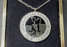 1982 AVON INTERNATIONAL RUNNING CIRCUIT PENDANT NECKLACE - MD CONGRESSWOMAN M39