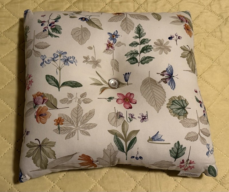 Longaberger Botanical Fields/Green Button Decorative Pillow ***RARE