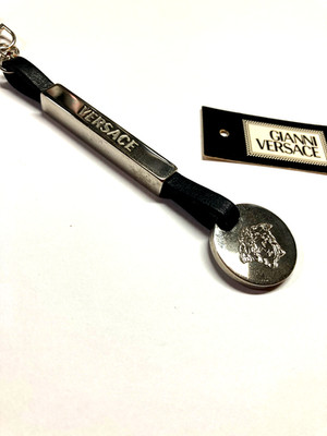 GIANNI VERSACE VINTAGE 90s SILVER MEDUSA HEAD LOGO LEATHER KEY CHAIN ITALY BLACK