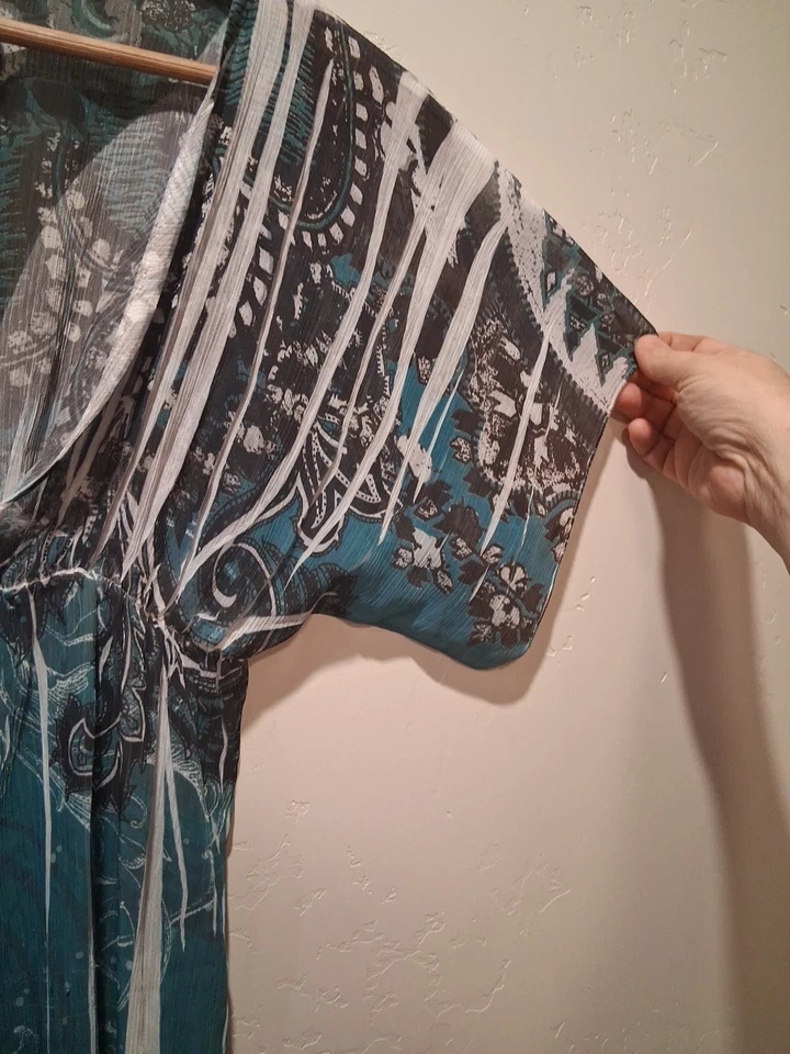 Blusa Pullover Vintage Vibe Full Tilt Transparente Ala de Murciélago Azul y Blanco Talla S Foto 3 de 4