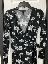 Women’s Forever 21 Black Floral Wrap Dress Size Small