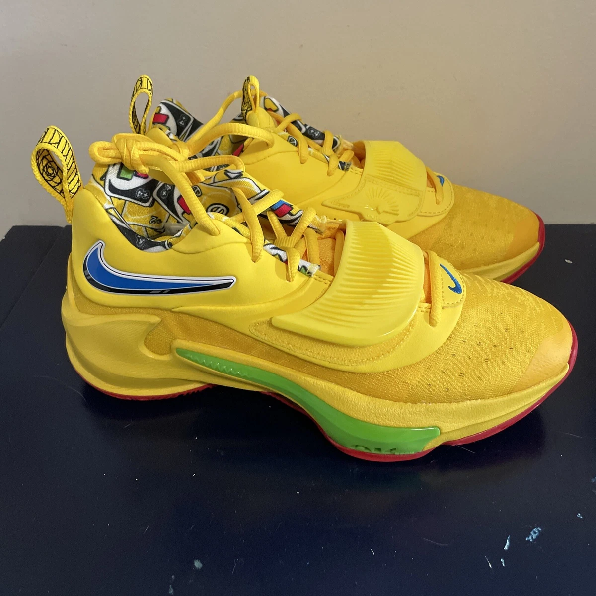 Preços baixos em Nike UNO x Zoom Freak 3 NRG EP 50th Anniversary