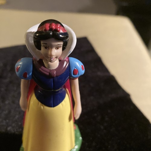 Vintage Disney Snow White Plastic/Vinyl Figure 4X2” Inches Multicolor - Picture 2 of 6