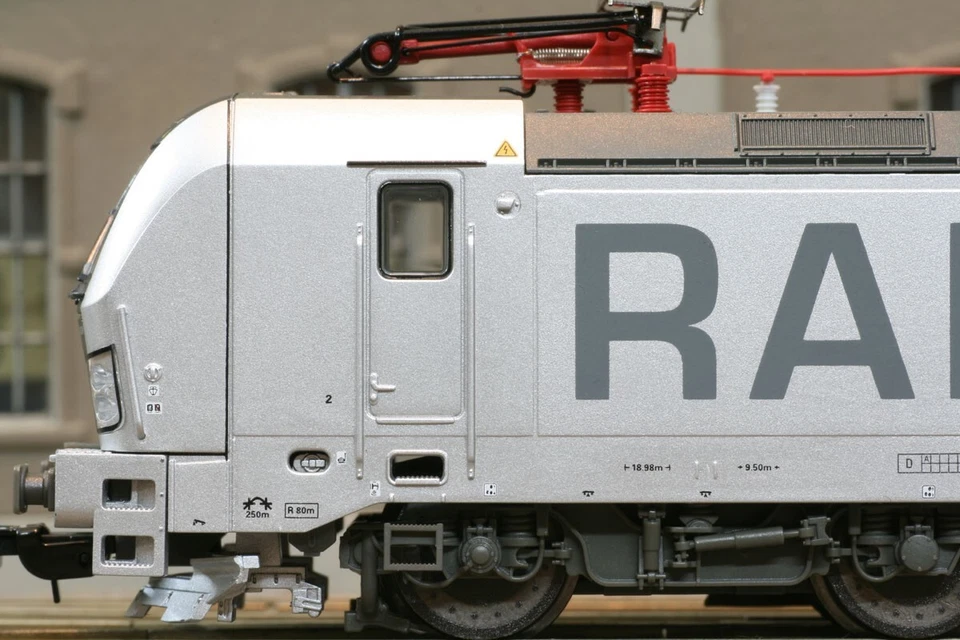 Siemens BR 193 “VECTRON” Piko EXPERT HO-scale model with 22-pin DCC socket. NEW - Image 4 of 4