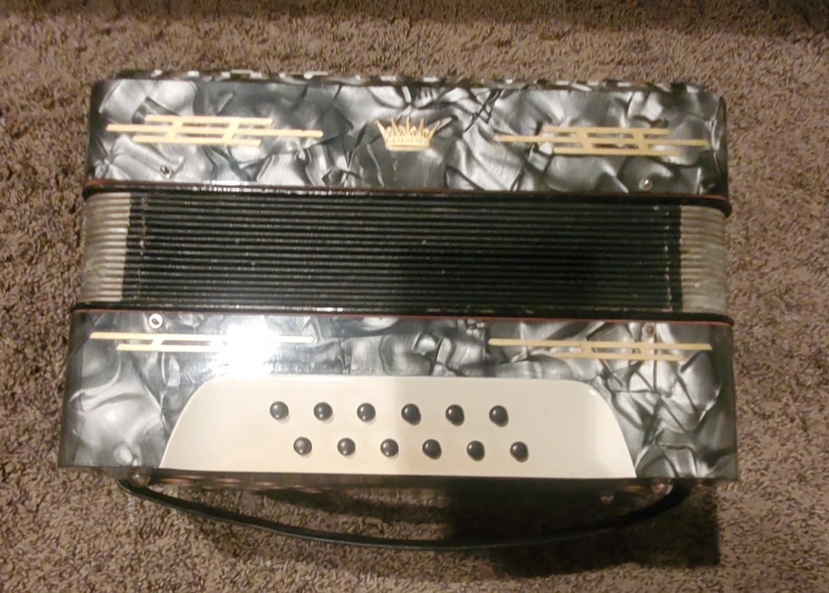 Vintage Rax Royal Italian accordion, small in grey pearl case | eBay