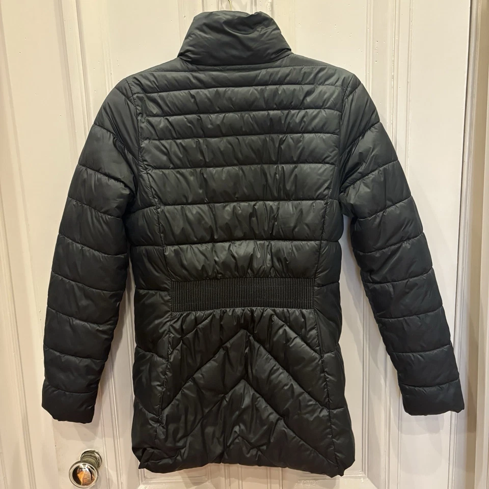 Barbour 女式香农绗缝 Puffer 夹克美国 6 码深绿色全拉链二手状况完好 — 第 2/4 张图片