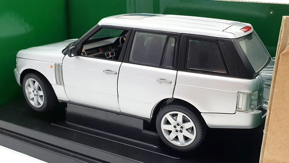 Ertl 1/18 Scale Diecast 33718 - Range Rover - Silver - Image 2 of 4