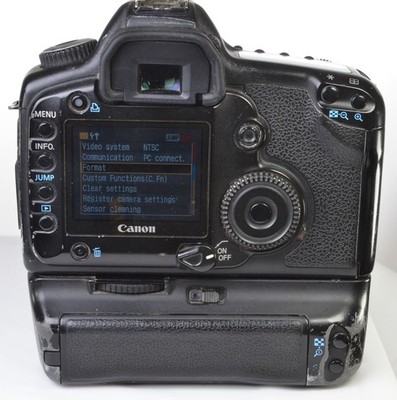 EOS 5D、BG-E4 一眼レフカメラ Canon EOS 5D w/Battery Grip BG-E4 12.8 MP Full Frame DSLR Camera