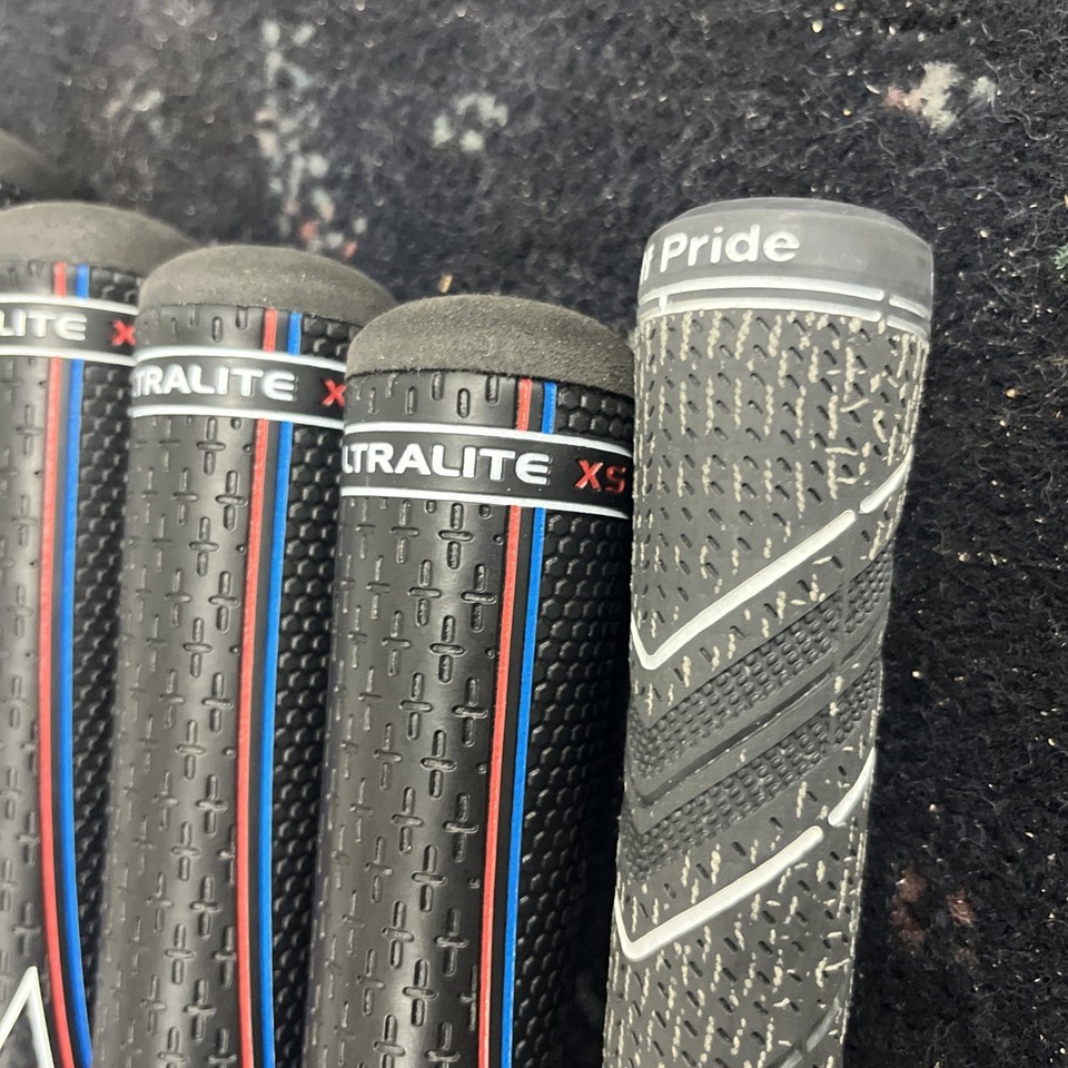 Set De Fers De Golf Titleist T100 2023 - 4-PW (7 Fers) - Manche AMT Tour White S300 Acier Rigide - Occasion