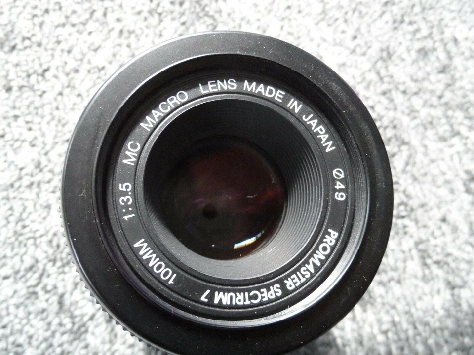 Promaster 100mm f3.5 Macro Autofocus AF Lens with 1:1 Adapter for Canon EF - Image 2 of 3