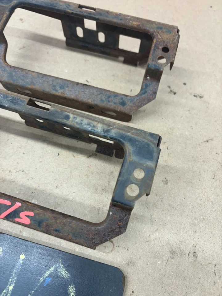 Mercury Comet GT 1971-1975 luces de giro delanteras soporte soporte soportes Foto 3 de 4