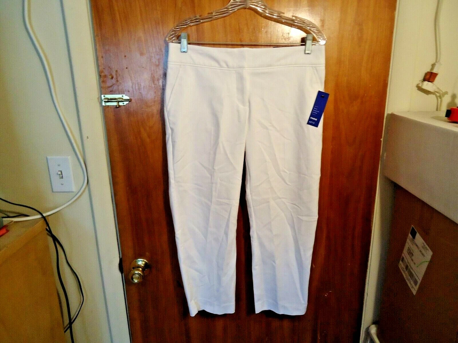 Womens " NWT " Apt.9 Torie Size 6 White Capri Pants " BEAUTIFUL PAIR "