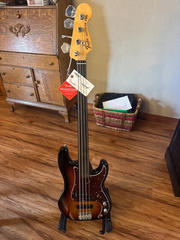 Fender USA Tony Franklin Fretless Bass Mint