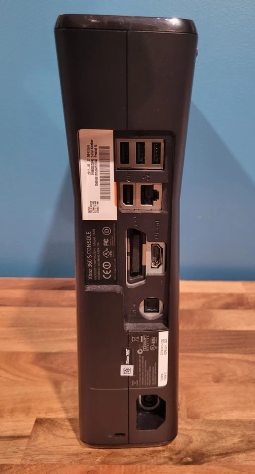 Xbox 360 Console S Bundle + 2 Wireless Remote Controls, Games Plus - Image 4 of 4