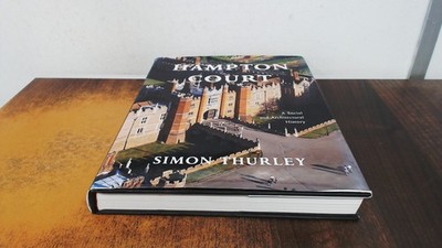 			Hampton Court   A Social and Architectural History (The Paul Mell		