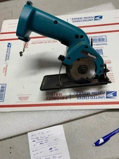 💥MAKITA 5091D Handheld Circular Saw 3 3/8” Dia. 1000 RPM 9.6or 12v Battery