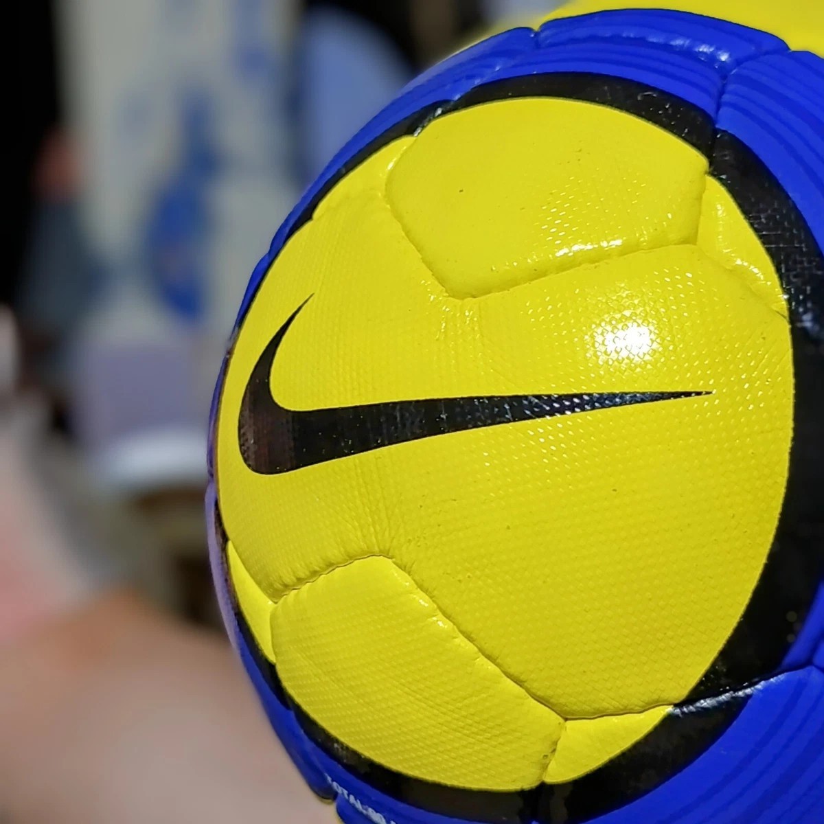 Nike Total 90 Aerow Hi-Vis 2005/06 Premier League Soccer Ball Size