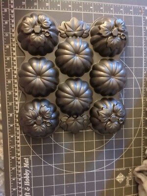 Baking Pan Cakes Wilton Cupcake Pumpkin Patch Halloween Heavy Vine Picking Party