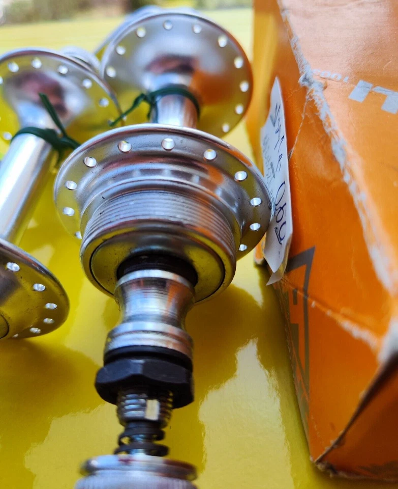 PAR COMPLETO DE CUBOS MARCA ITALIANA MICHE DIANTEIRO/TRASEIRO 32 FUROS NOS MOZZI PAIO NUOVI - Imagem 2 de 4