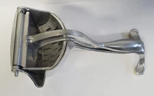 Vintage S.J.C. TAIWAN Handheld Aluminum Citrus Fruit Squeezer Juicer