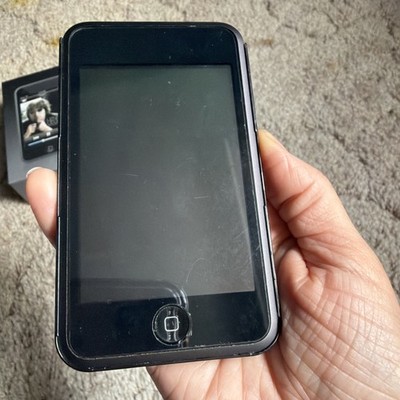 2007 Apple iPod touch 1st Gen 16GB Model A1213 - John Lennon