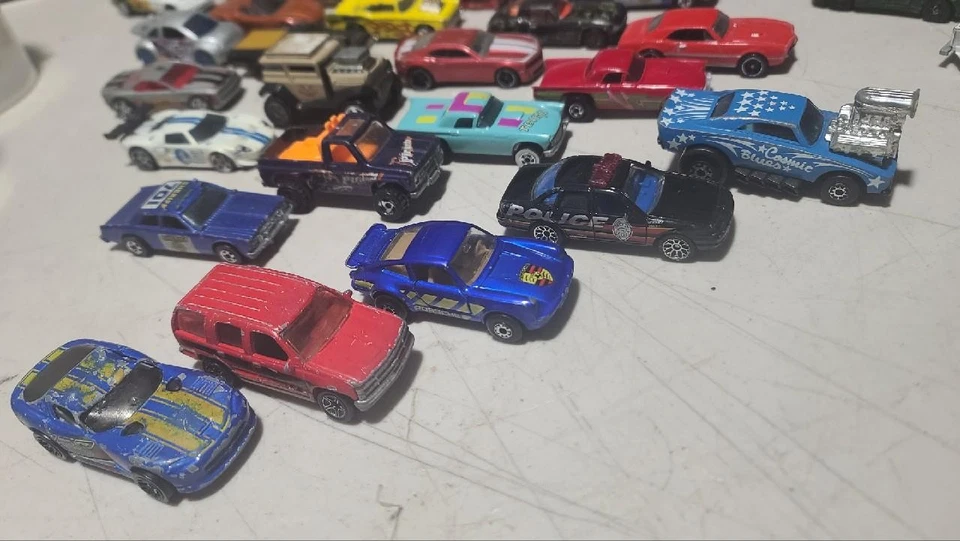Lote de coches de juguete diecast vintage Hot Wheels, Matchbox, Majorette, Yatming y más Foto 2 de 4
