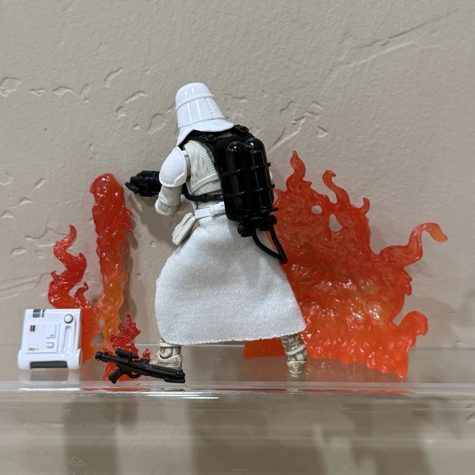 Star Wars Vintage Collection TVC Snowtrooper Incinerator Trooper VC349 Solto - Imagem 4 de 4