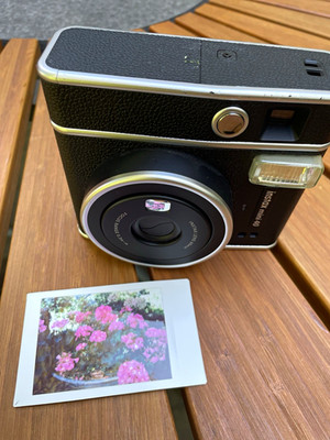 Fujifilm instax mini 40 Sofortbildkamera mit Blitz, Schwarz/Silber Kamera