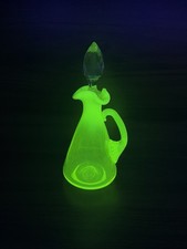 Kralik Bohemian Uranium Frit Swirl Cruet 9" Hand‑Blown w/ Pontil • Glows Bright