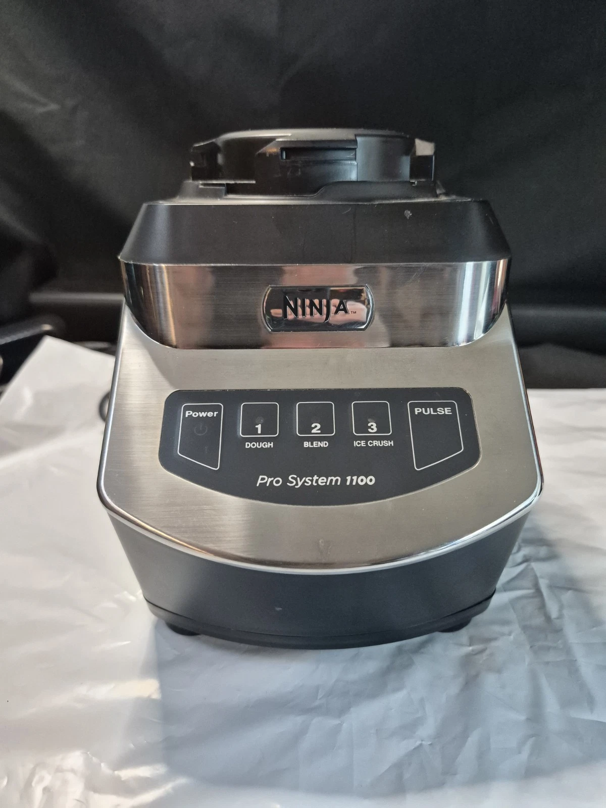 Ninja Blender Pro System 1100 Power Base NJ602CO. Clean And Works Perfectly..