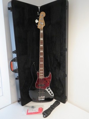 2013 Fender American Deluxe Jazz Bass in schwarz mit original Hartschalenkoffer