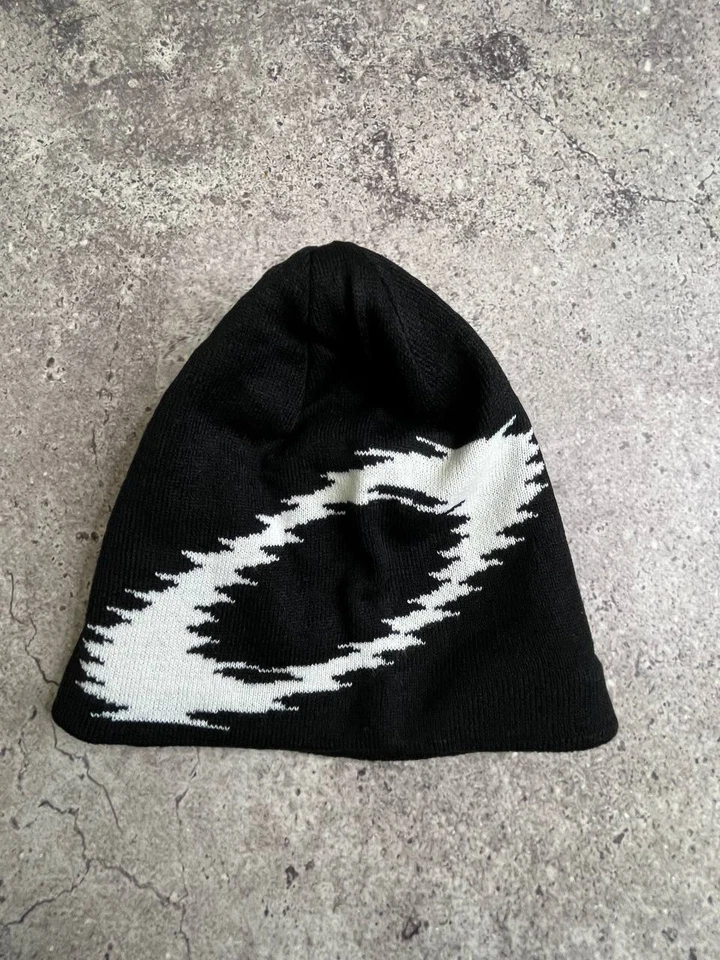 Vintage Oakley Knit Beanie Black White — Icon Logo Winter Hat — Streetwear - Image 2 of 4