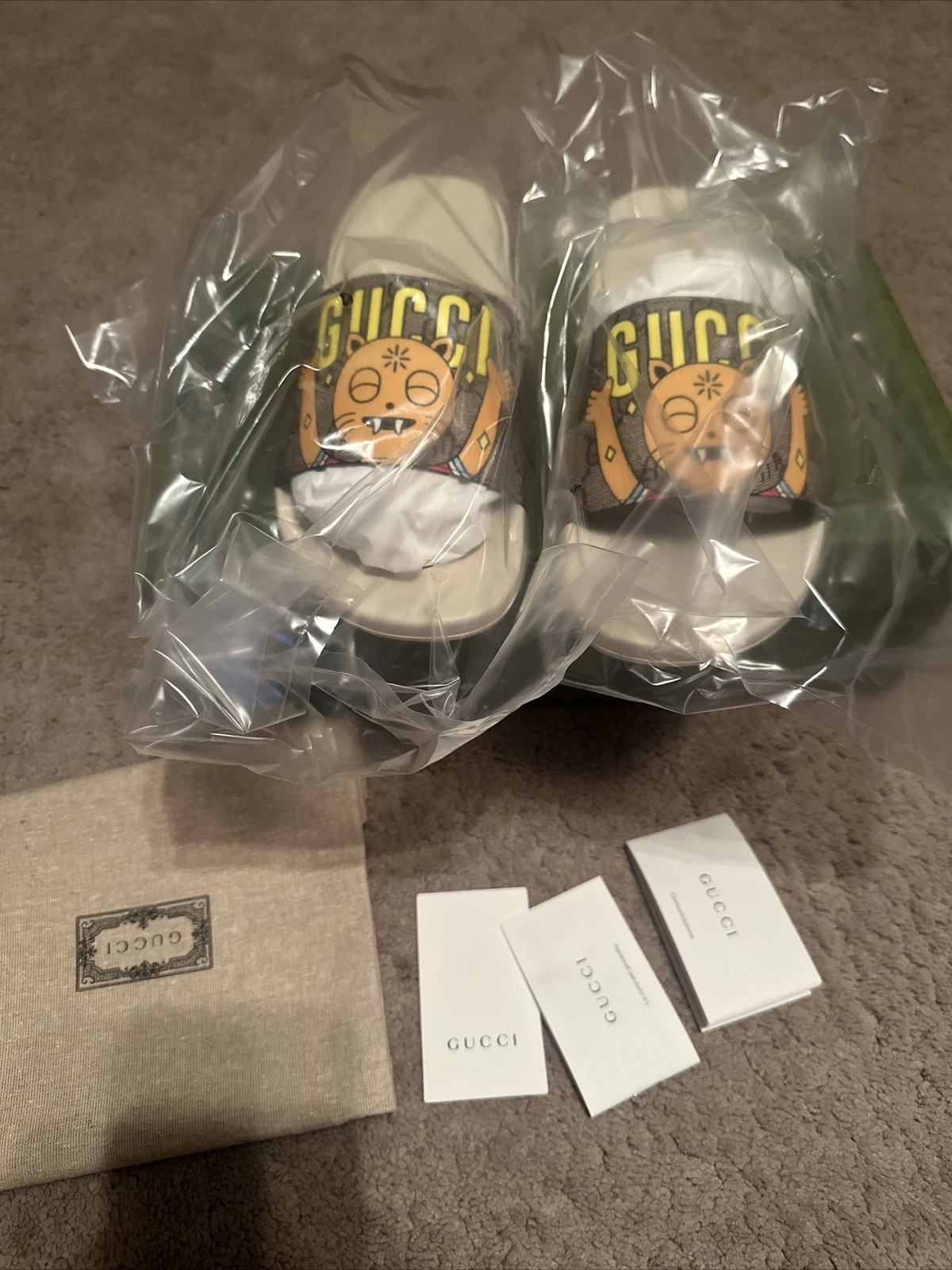 Authentique GUCCI X Pablo Delcie 699302 hommes GG Supreme Funny Cat SlidesUK8/US8,5