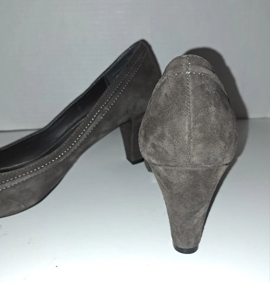 Liz Claiborne Norah Brown Suade Heels Women's 7M - Image 2 of 4