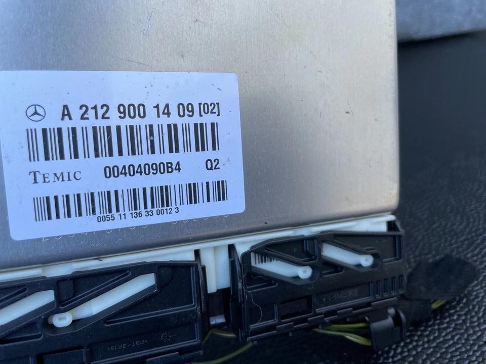 Mercedes W218 W212 Cls63 E63 Amg Suspension Airmatic Control Module Unit oem - Image 3 of 3