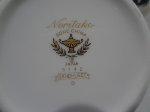 Noritake China Sandhurst Milchkännchen und Zuckerdose - bunte Blumen auf blauem Band - Bild 8 von 8