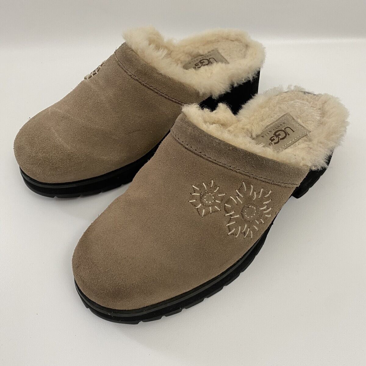 UGG Solvang Slip On Clogs Womens Size 7 Fur Lined Comfort Shoes