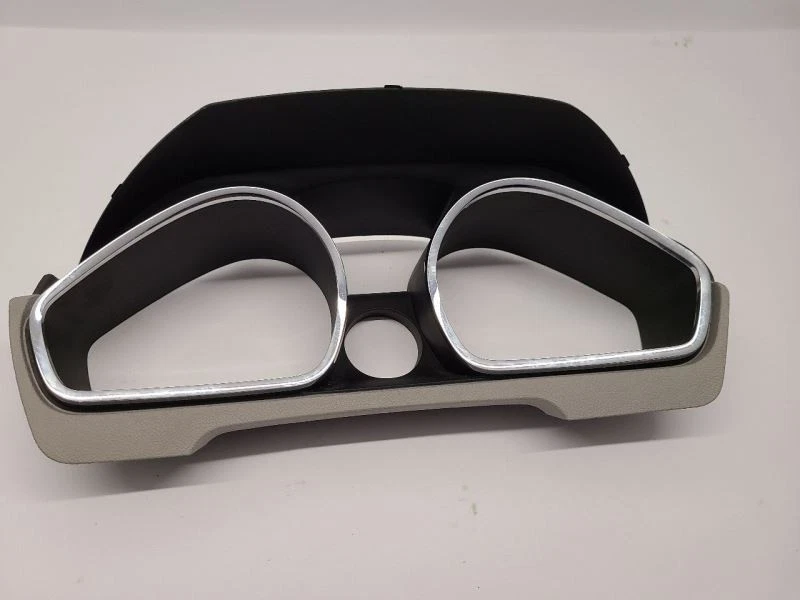 Acabamento da moldura do velocímetro Chevrolet Traverse 2009-2012  - Imagem 2 de 4