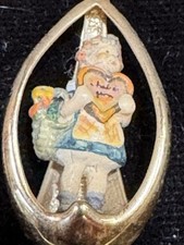 Goebel Collector's Club M.I. Hummel Gold Tone Necklace  Case Girl Valentine