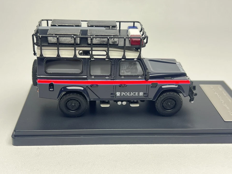 Резиновая модель полицейского автомобиля Land Rover 1:43 — ограниченное издание 50 шт. - Изображение 4 из 4