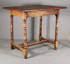 A VERY RARE AMERICAN 17TH C PILGRIM PERIOD MEDIAL STRETCHER BASE TAVERN TABLE