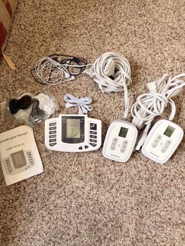 Brookstone Electronic Pulse Massager TENS Unit Handheld Physical Therapy Kit
