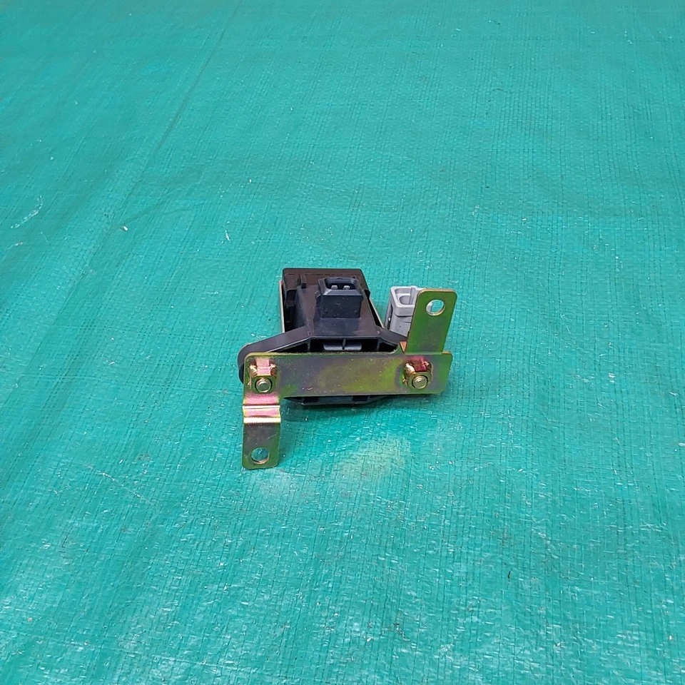 1999-2001 Nissan Frontier Deceleration ABS Stability G Sensor OEM 47930-9Z300 - Image 3 of 4