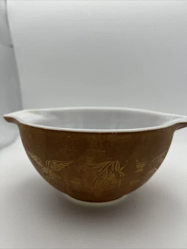 Pyrex Early American Cinderella Bowl #441  1 1/2 Pint Brown W Gold Accents Eagle
