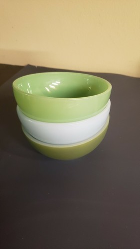 3 FIRE KING JADEITE, GREEN,AZURITE BLUE 5" CHILI BOWLS - Picture 6 of 7