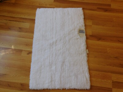 Threshold 21'' x 34'' Spa Plush 100% Polyester Pile Bath Rug True White